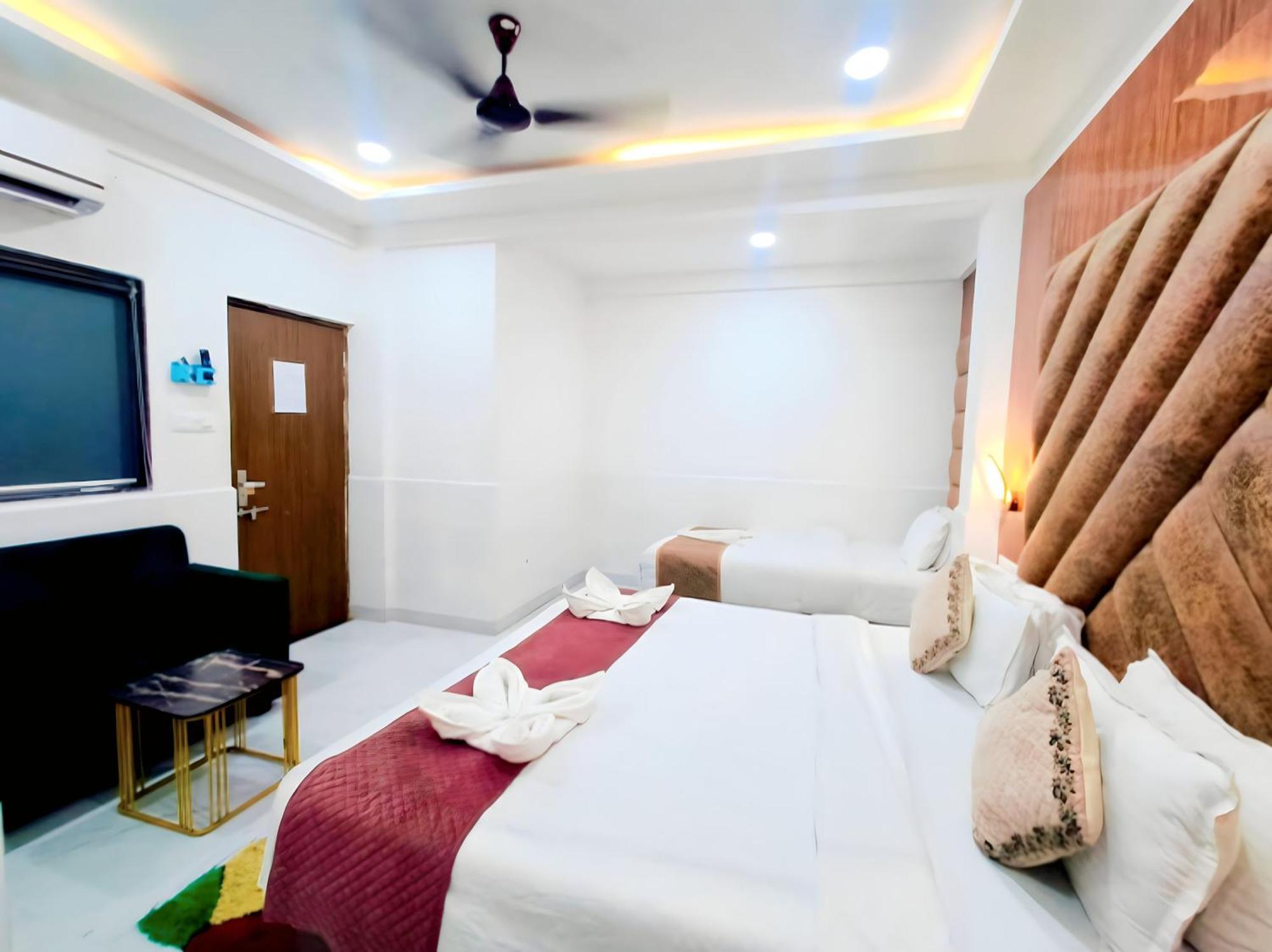 Hotel Small Daddy Plus Калангуте Екстериор снимка