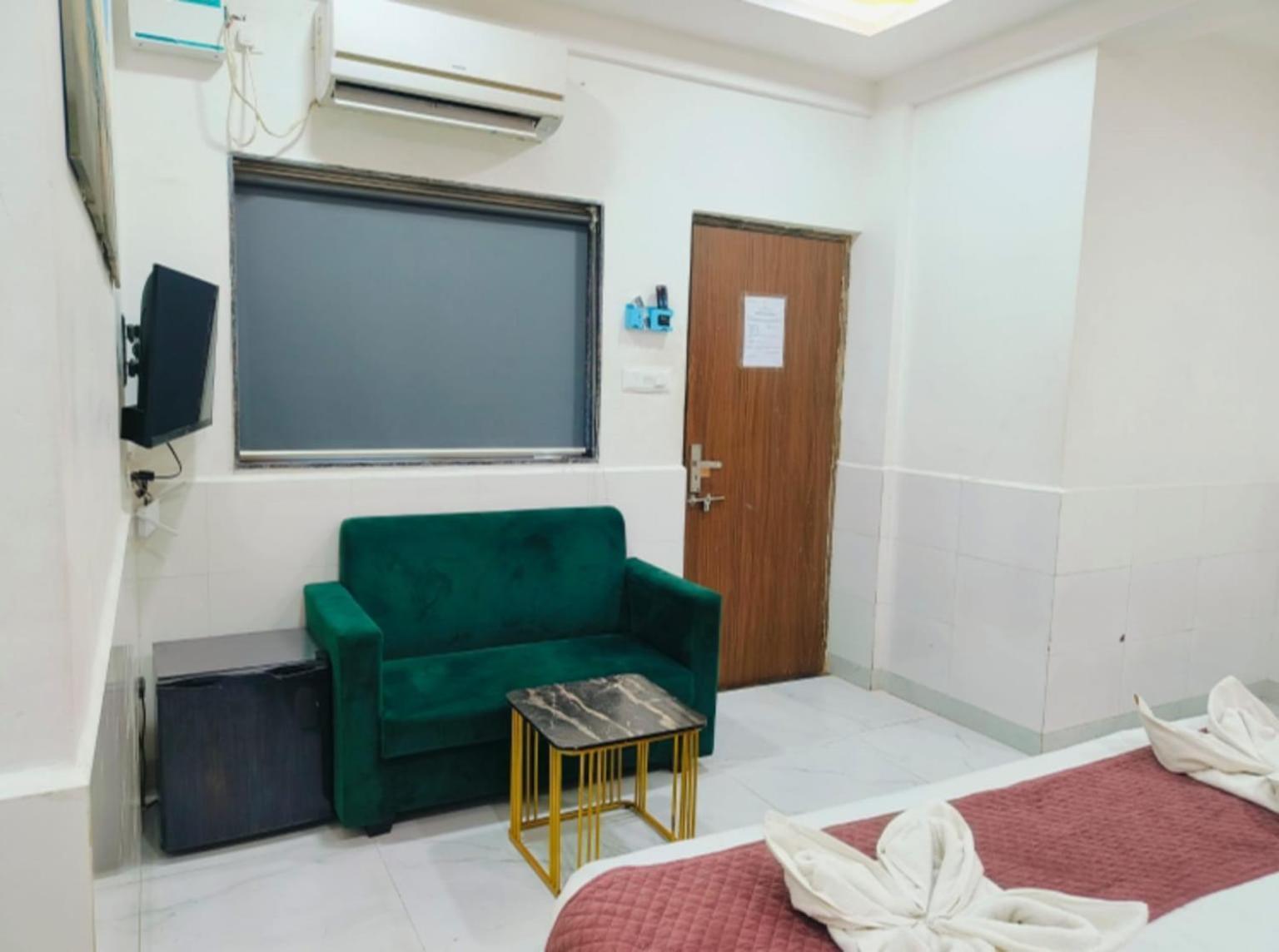 Hotel Small Daddy Plus Калангуте Екстериор снимка